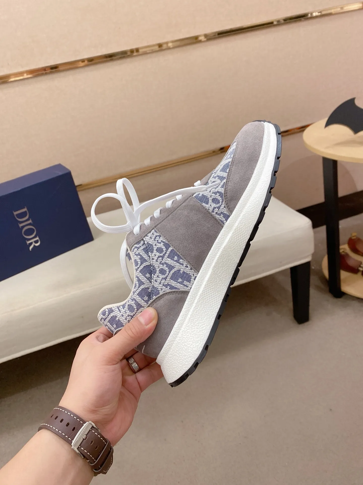 Men's shoes💰 462💰🇮🇹🇮🇹Dior d The new model is on sale at the same time at the counter. The upper 🇮🇹 is imported Italian first-layer cowhide, and the lining is fully imported sheepskin 💪💪. It is a complete 1⃣️ to 1⃣️ replica 🇮🇹💪💪, ⚠ Sole: The original sole is specially provided by the original factory. The exclusive movable molded sole is super comfortable. ⚠Original factory single goods, 🔍🔍high quality, you can enter and leave the counter at will, welcome to compare⚠. Code number: 38-44. Can be customized 45-46